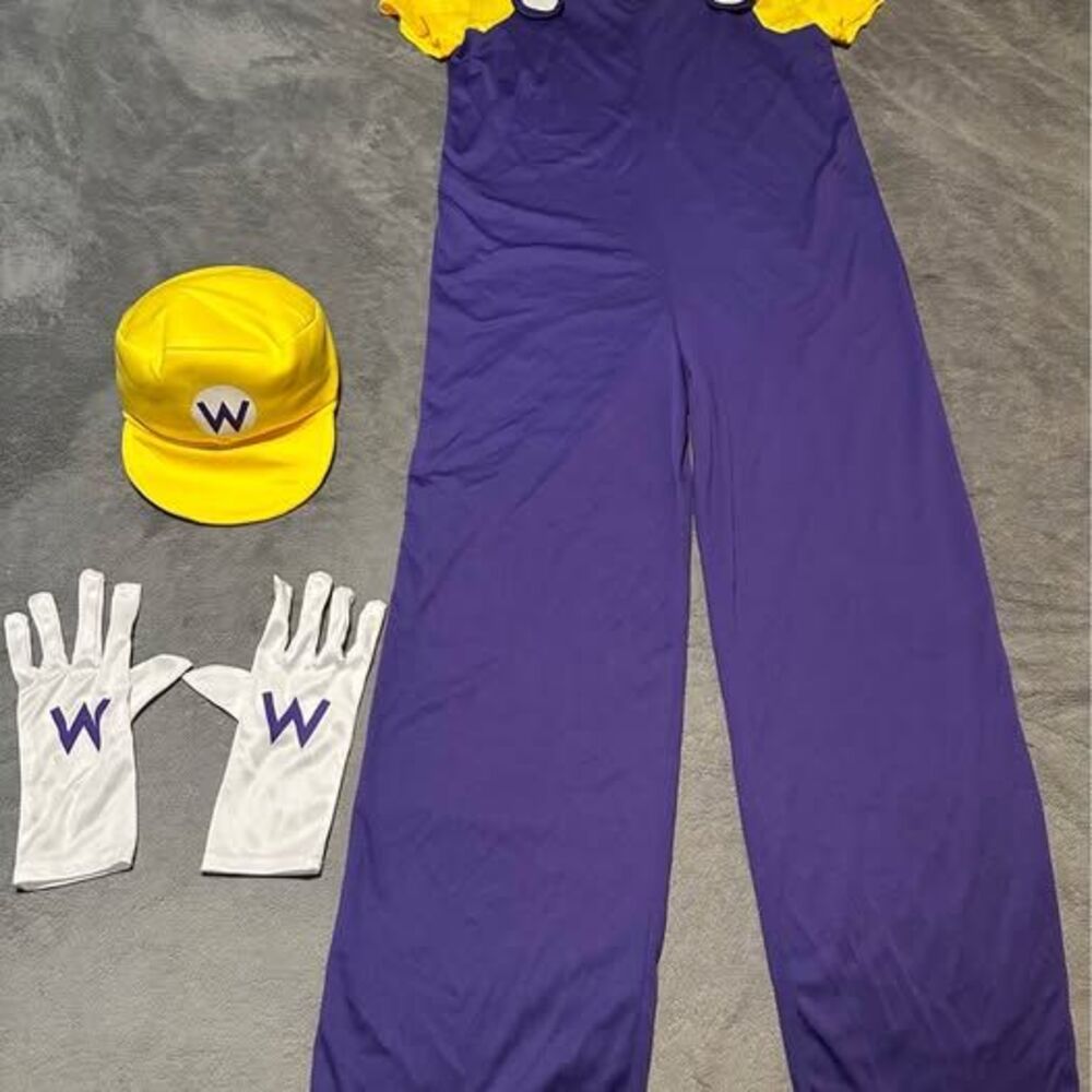 Super Mario Adult Wario Costume Set W/ Hat & Gloves